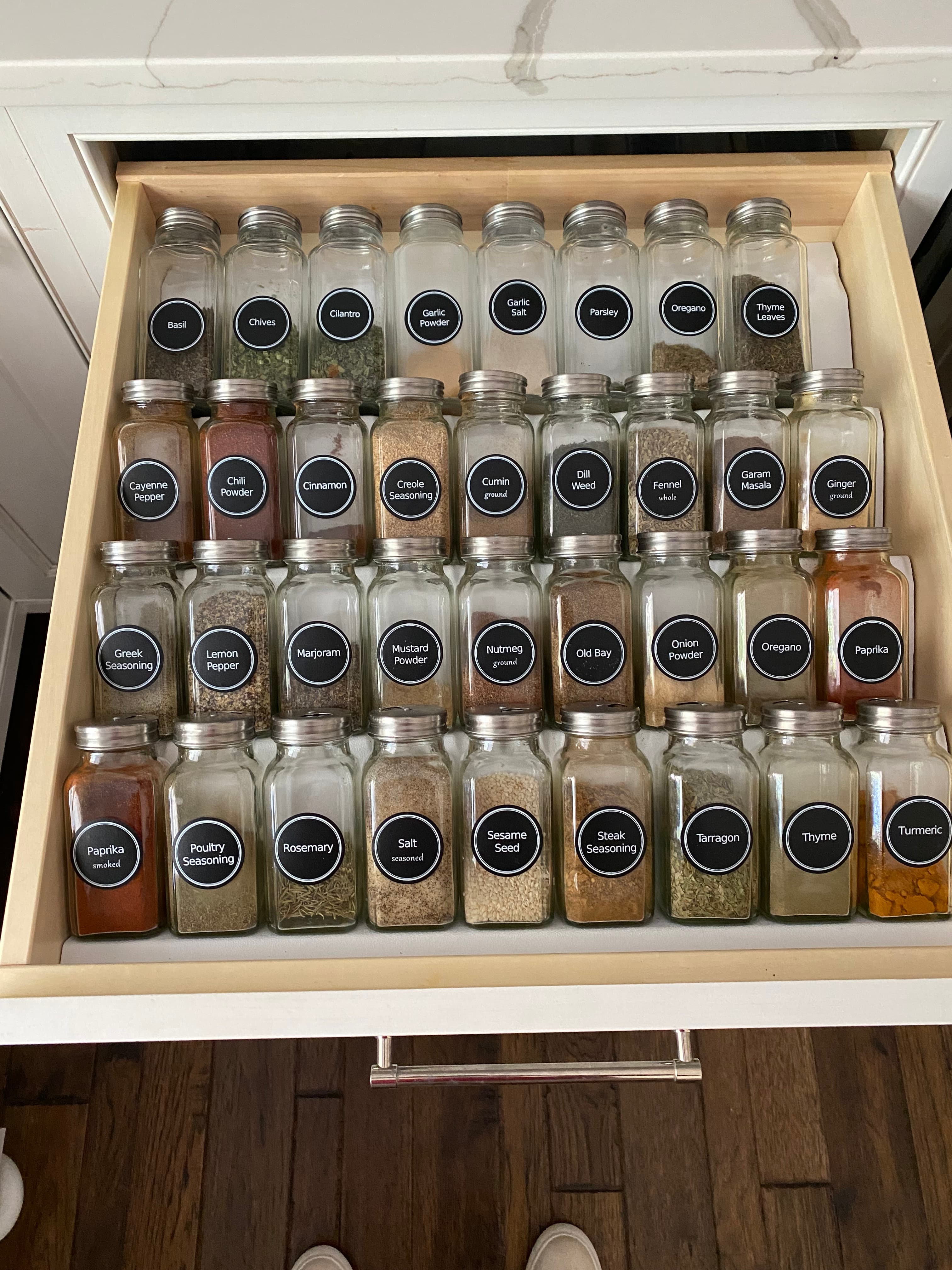 Butler's Pantry & Glassware Suite